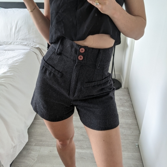 Cutest vintage shorts - Picture 2 of 3